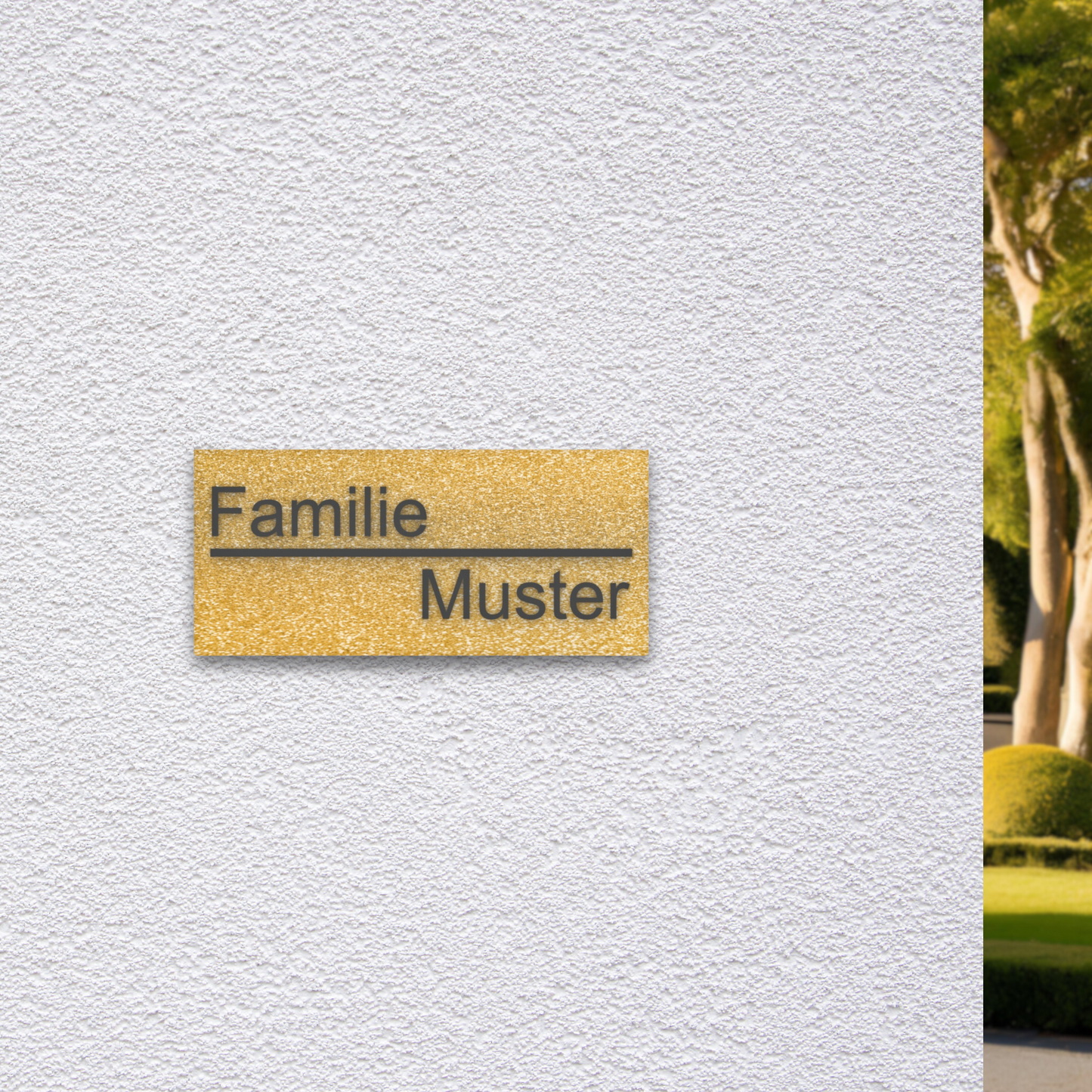 Goldenes selbstklebendes Namensschild mit Gravur auf Hauswand