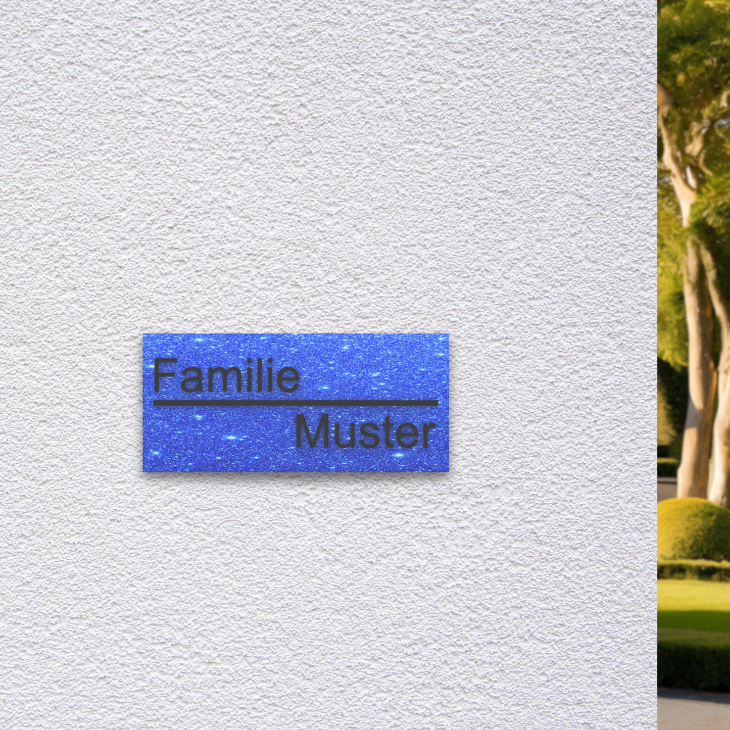 selbstklebendes Namensschild in Blau und mit Gravur an einer Hauswand